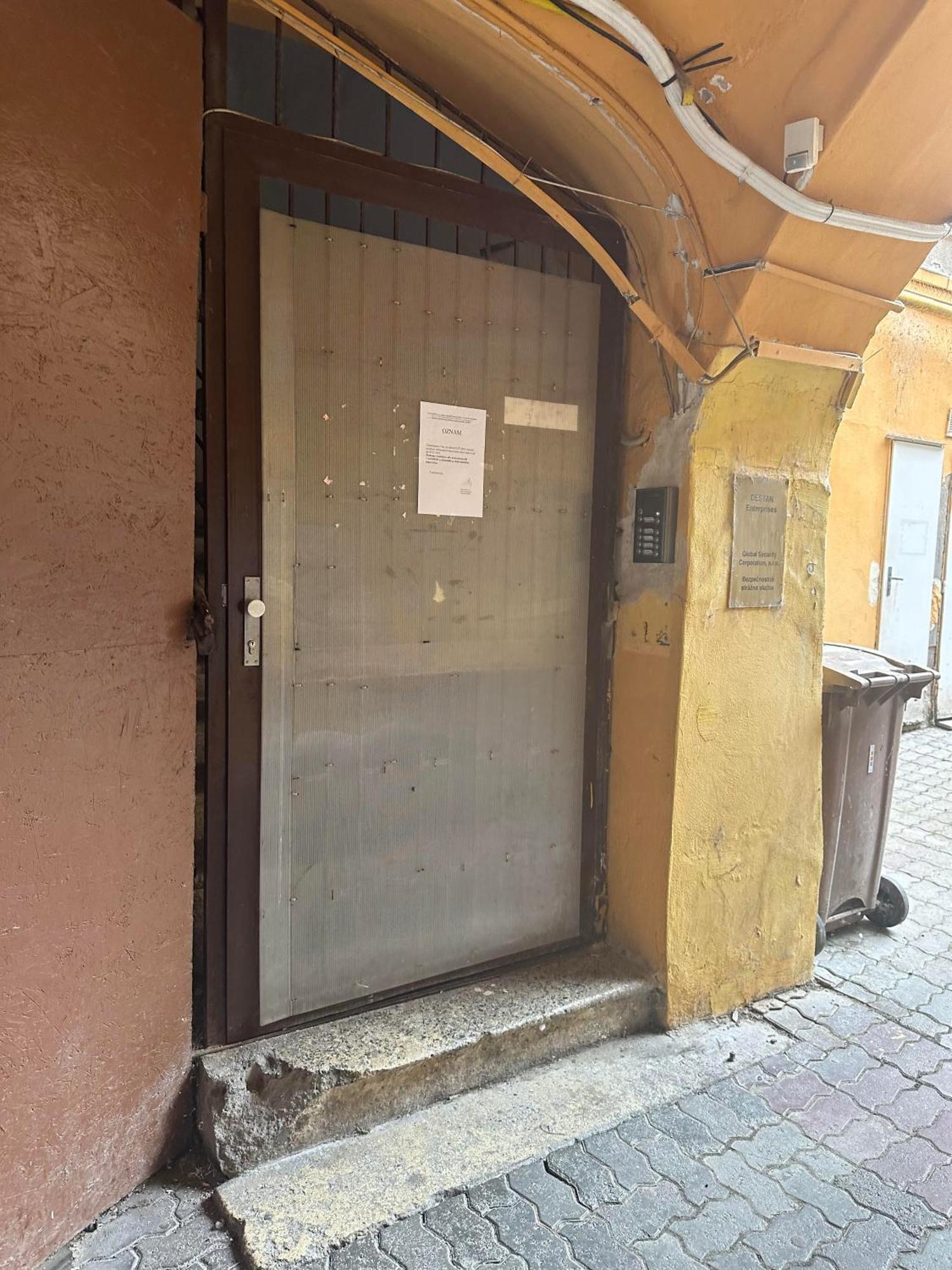 A Private Room In City Center In ブラチスラヴァ エクステリア 写真