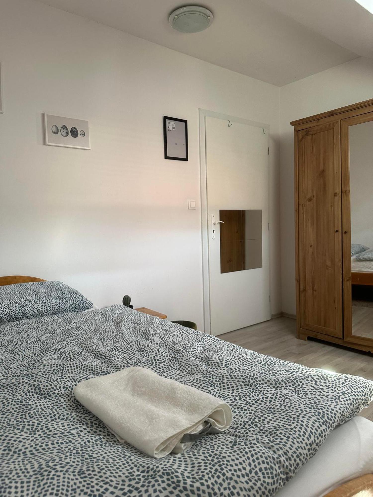 A Private Room In City Center In ブラチスラヴァ エクステリア 写真
