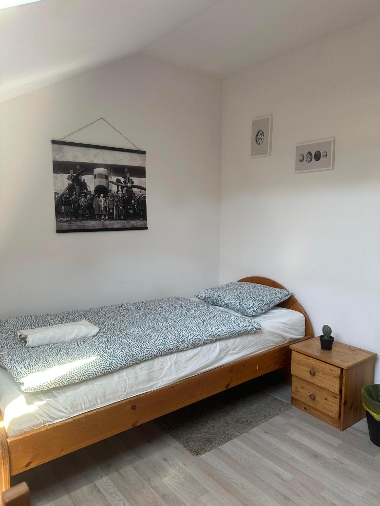 A Private Room In City Center In ブラチスラヴァ エクステリア 写真